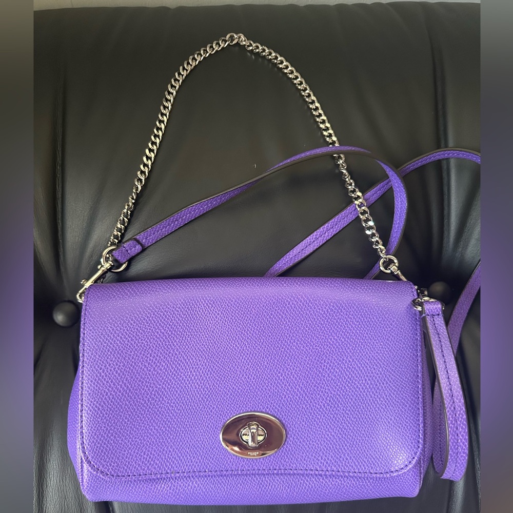 Coach Purple Leather Turnlock Crossbody Chain Strap Excellent Condition